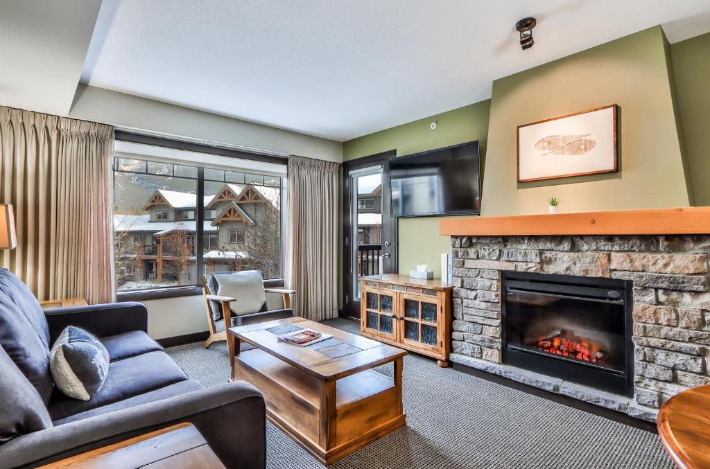Fenwick Vacation Rentals - SCENIC 1 Bedroom plus Den, PET FRIENDLY