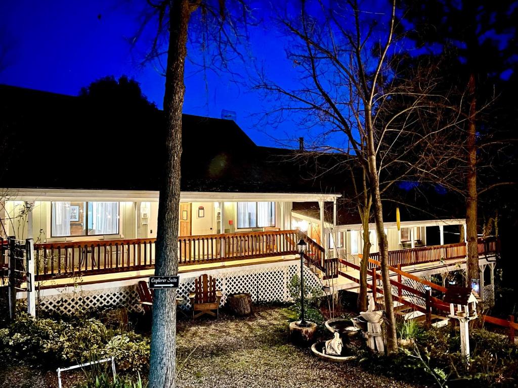 Sierra Mountain Lodge - Vacation Rentals - Yosemite