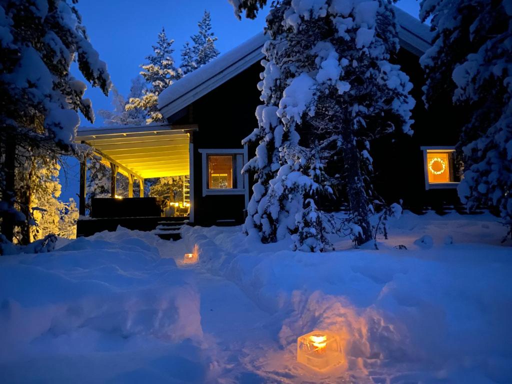 Northern Light Villa Ylläs with a Jacuzzi