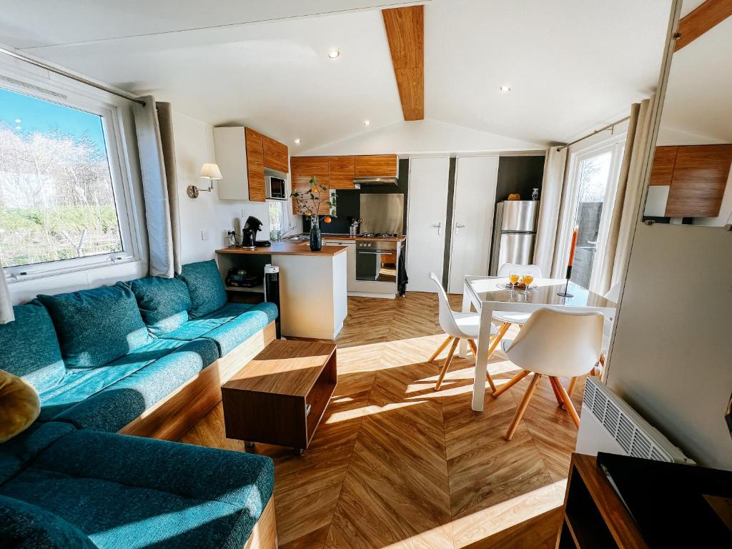 De Strandhoed Renesse, new & luxe chalet with garden en close to centrum & beach!