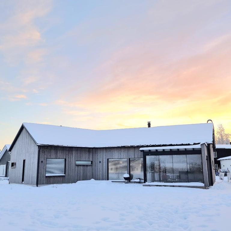Gorgeous Arctic Lodge