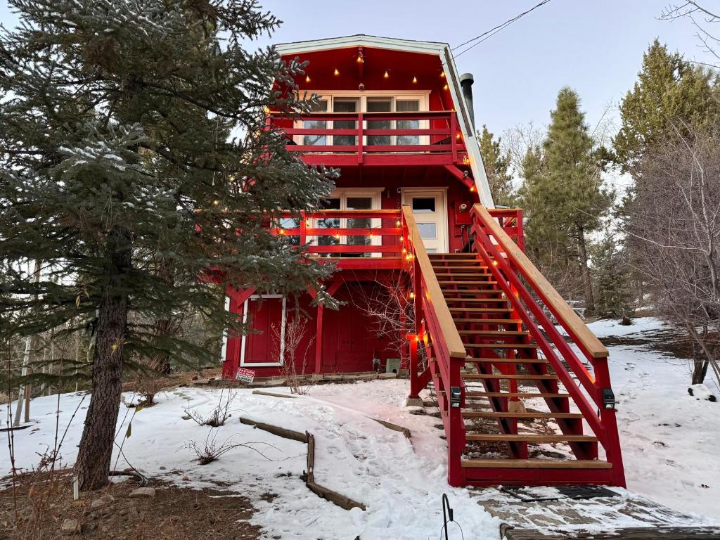 Maison Solange-Red Barn Farmhouse Style- Moonridge