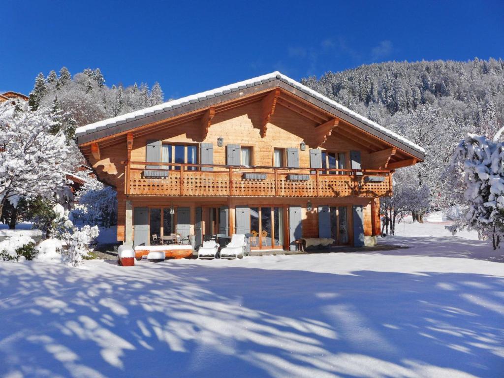Chalet Les 3 Soeurs by Interhome