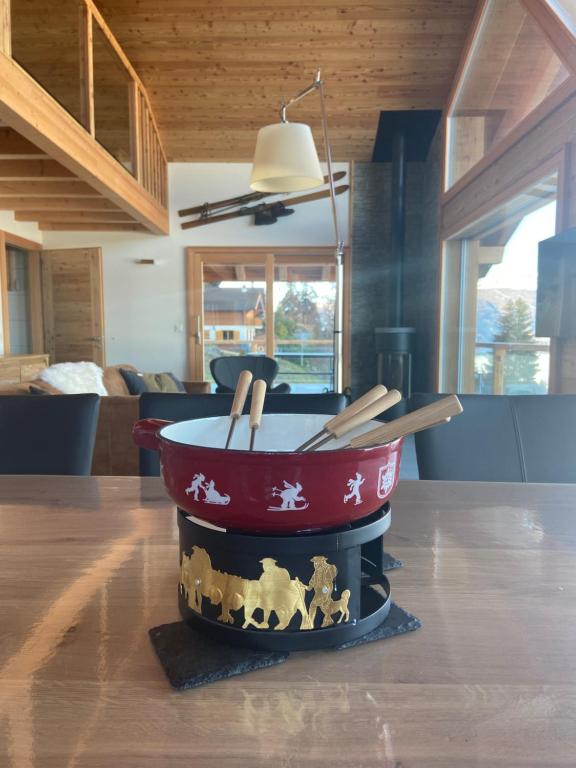 Swiss Chalet Feniks by Jolidi