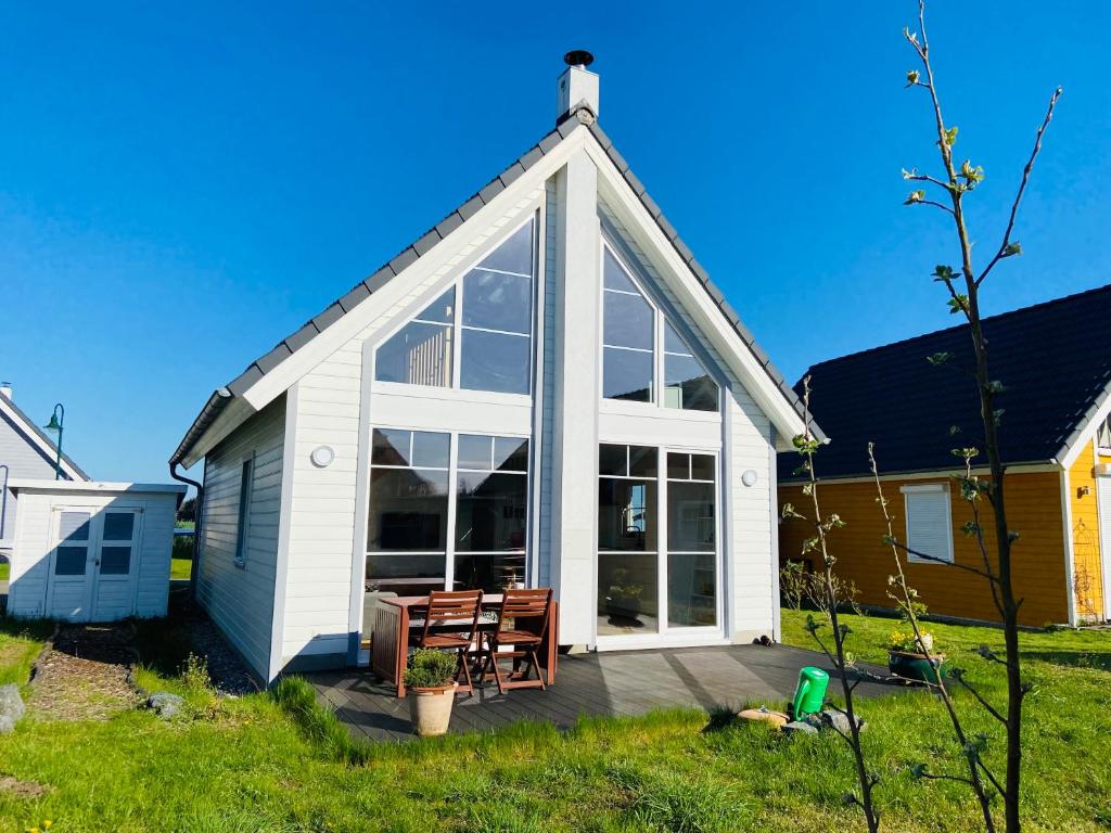 Nordische Lodge mit Hafenblick