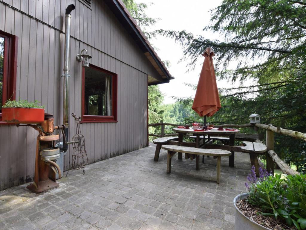Chalet in a green and peaceful environment