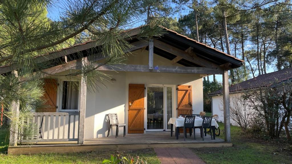 Chalet paisible, plage, piscine et tennis