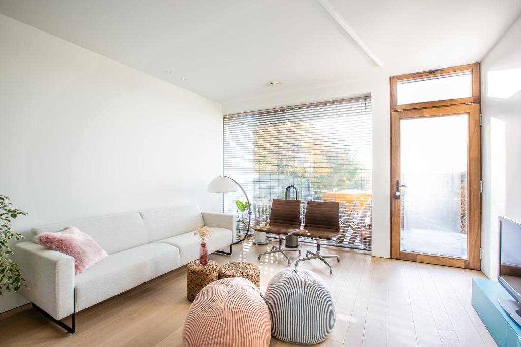 Huis van Hout - design eco lodge met panorama tuin en hot tub