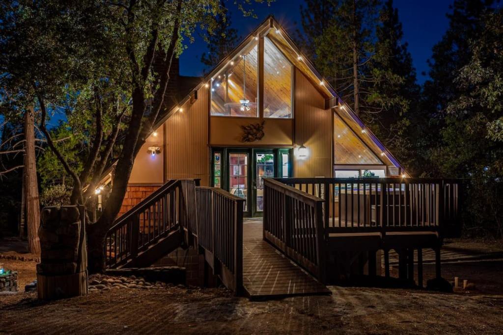 Bass Lake Chalet by Mono Rock with Hot Tub, Fire pit, BBQ Grill, RV and Boat Parking