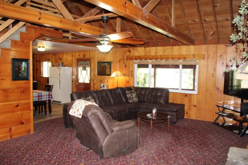 Rustic Chapparal Cabin at Bass Lake Heights