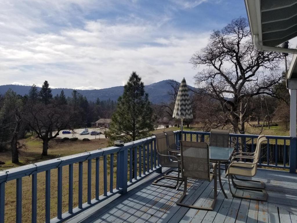 The Great Escape Lodge Near Yosemite Park & Lakes