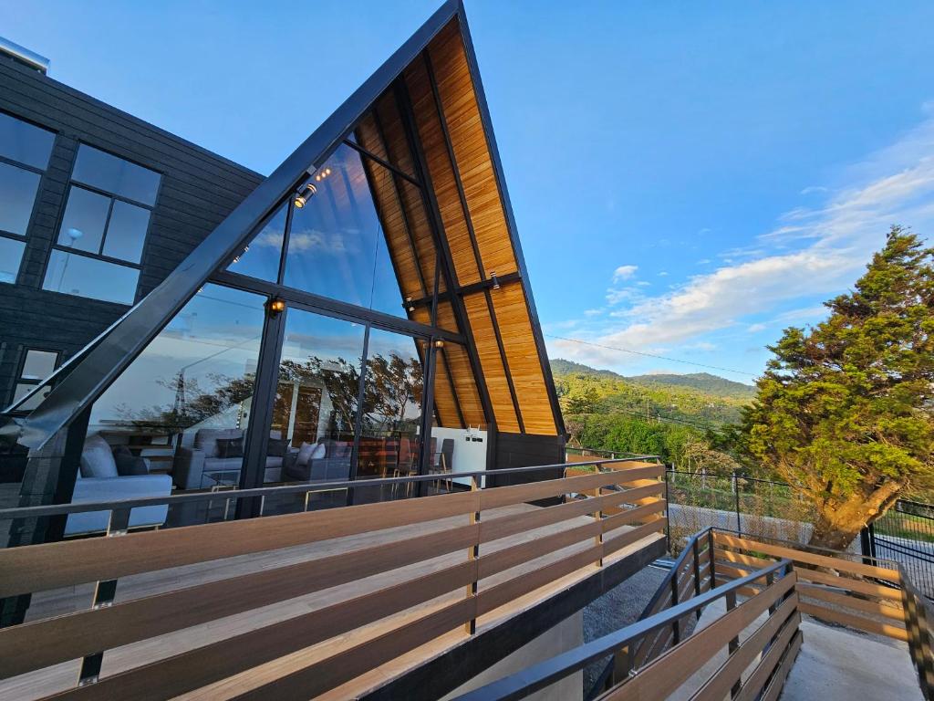 Wind Houses, Casas de Viento