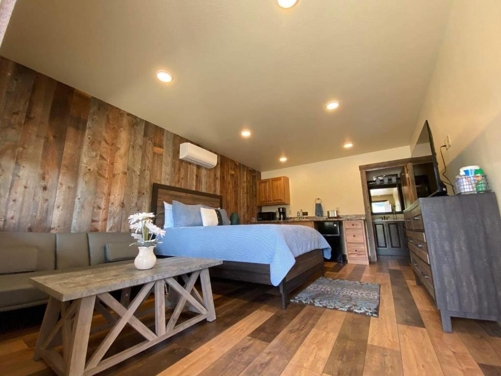 Rhodopa Lodge at Yellowstone