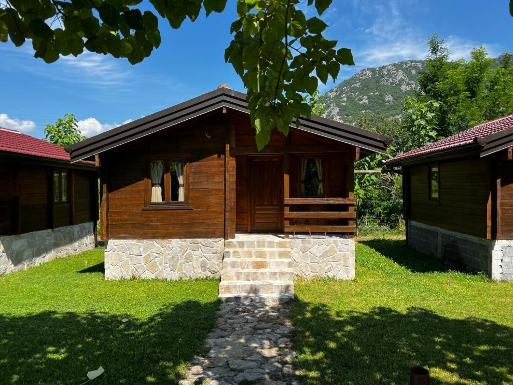 Orahovo Cottages