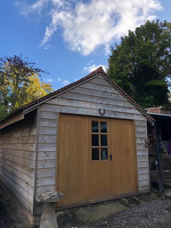 Cosy 1 bedroom country lodge with free parking