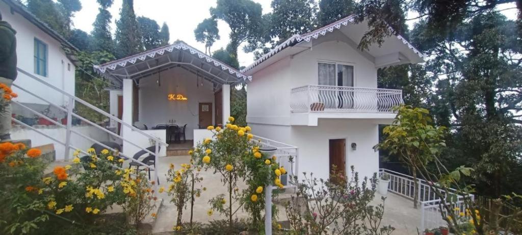 K - Den Homestay & Cafe
