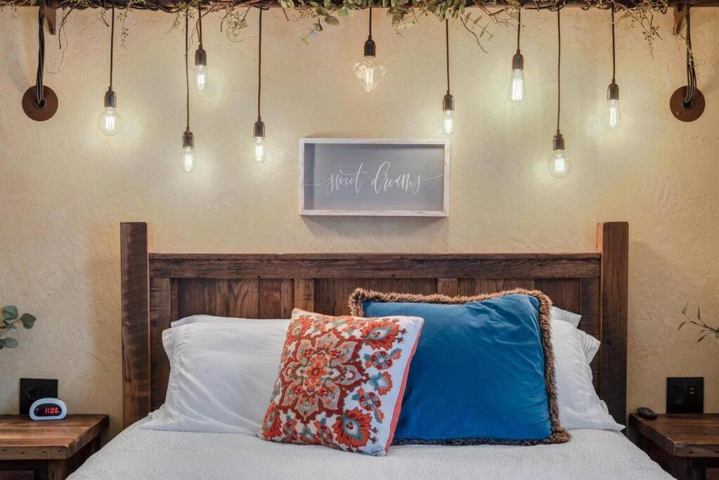 The Rustic Suite - Main Street Lodge in Berlin