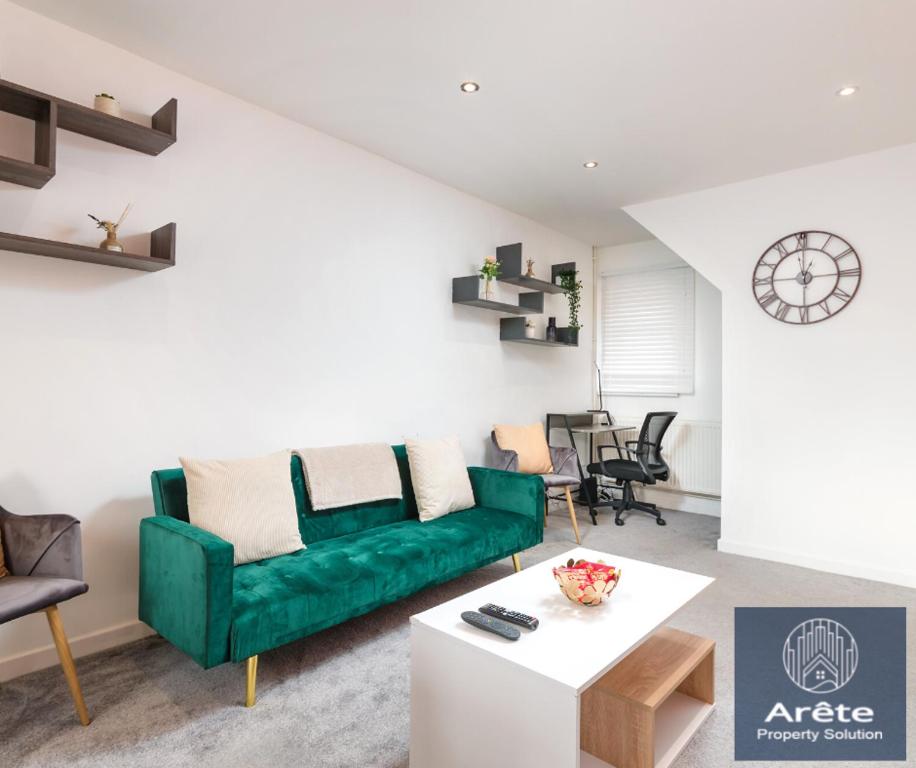 Arete Serviced Accommodation - 3 Bedrooms, 4 Beds, with Parking