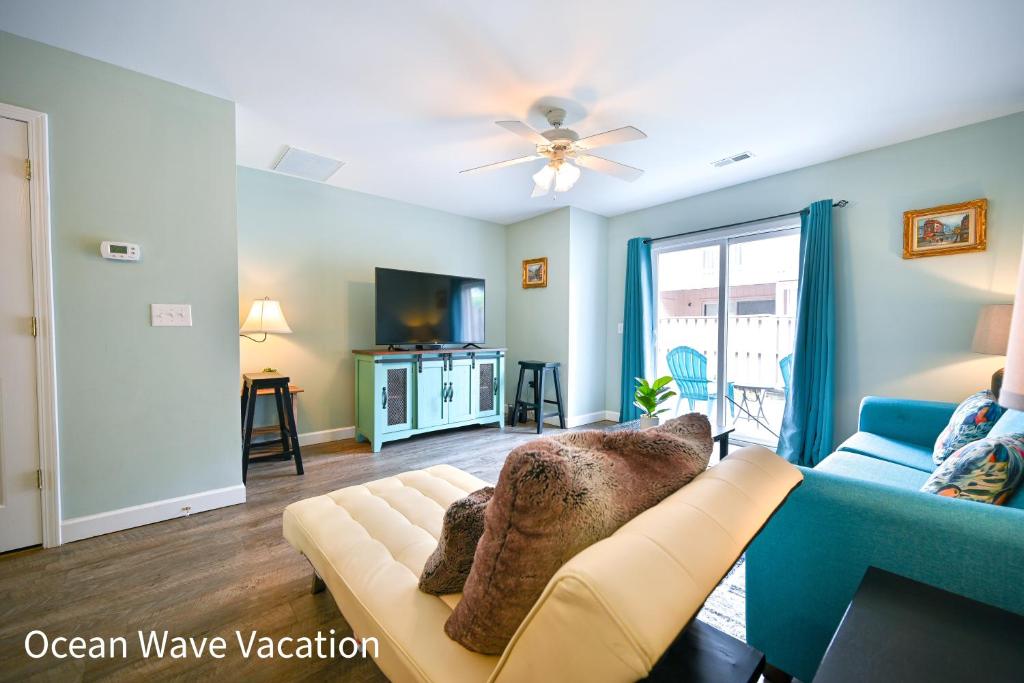 Lovely Townhouse One Block to the Beach