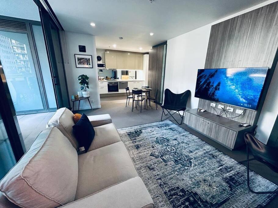 CBD Apartment - Best Amenities!
