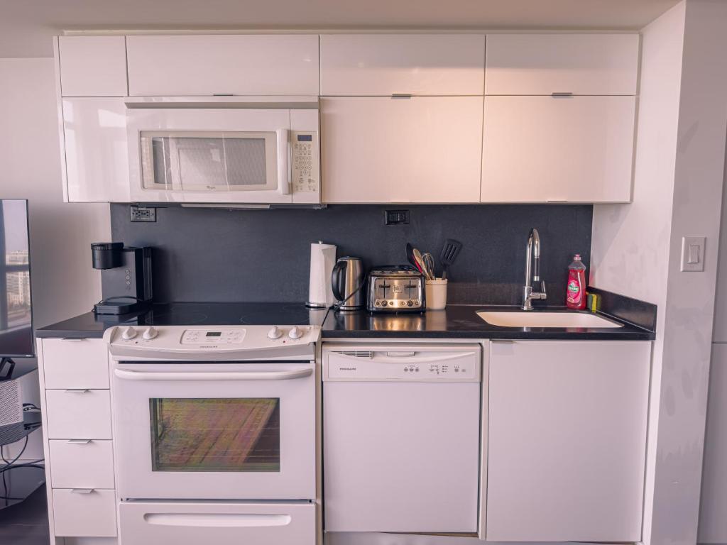Downtown Condo - Free Parking/Self Check-in