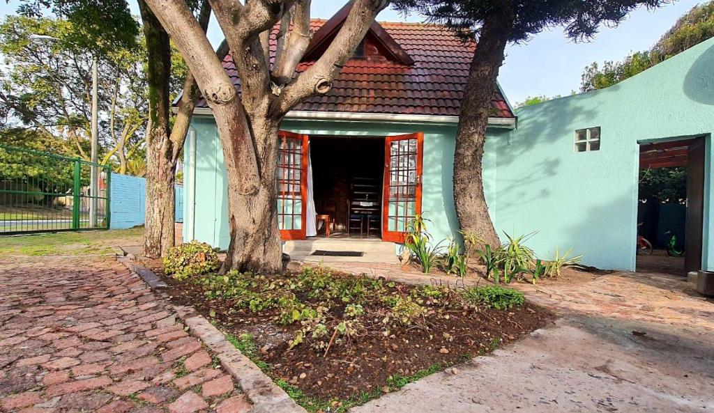 Cozy Cottage +/- 500m from the beach