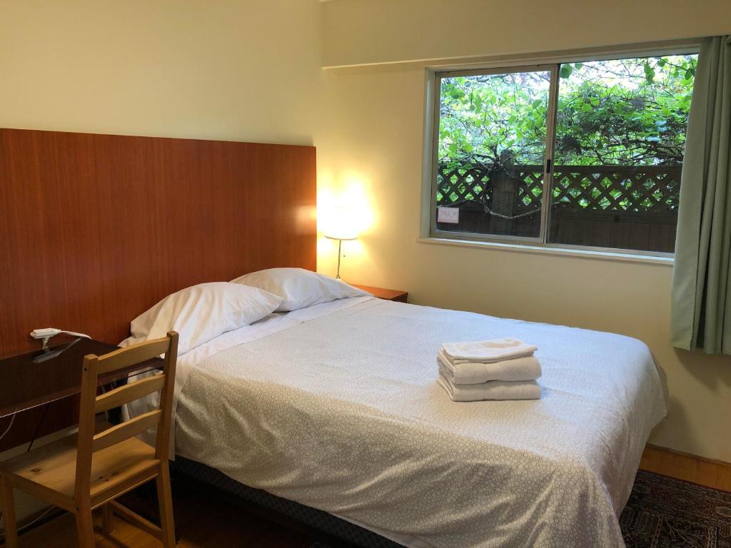 Cozy Cottage Guest Home Close to Downtown Vancouver & Sights & 7-Eleven Convenience store
