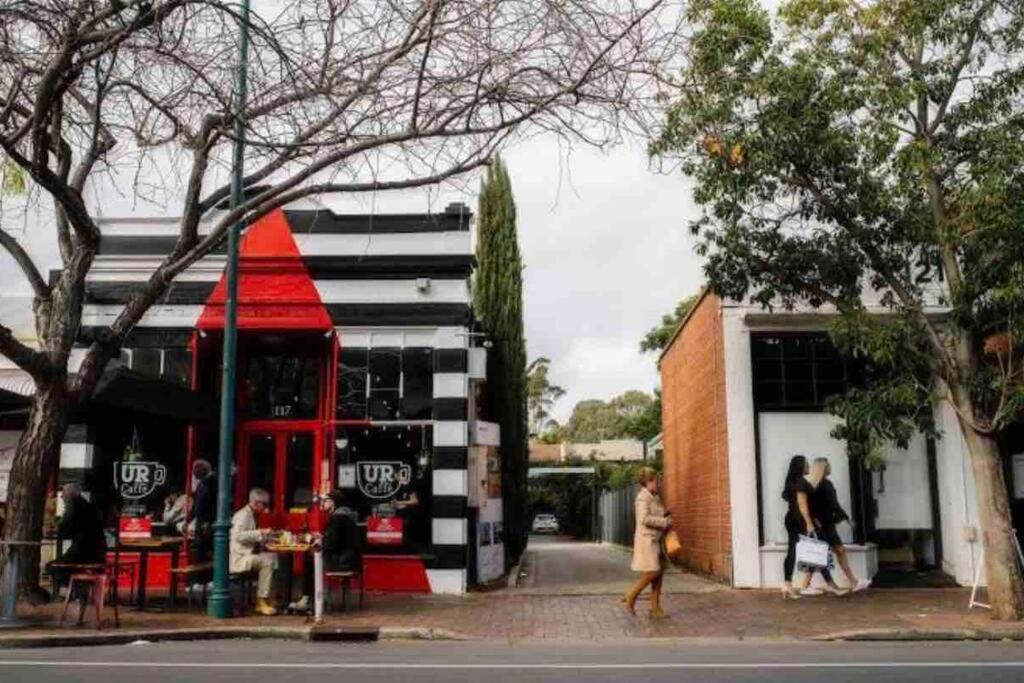 Location location: Melbourne street views