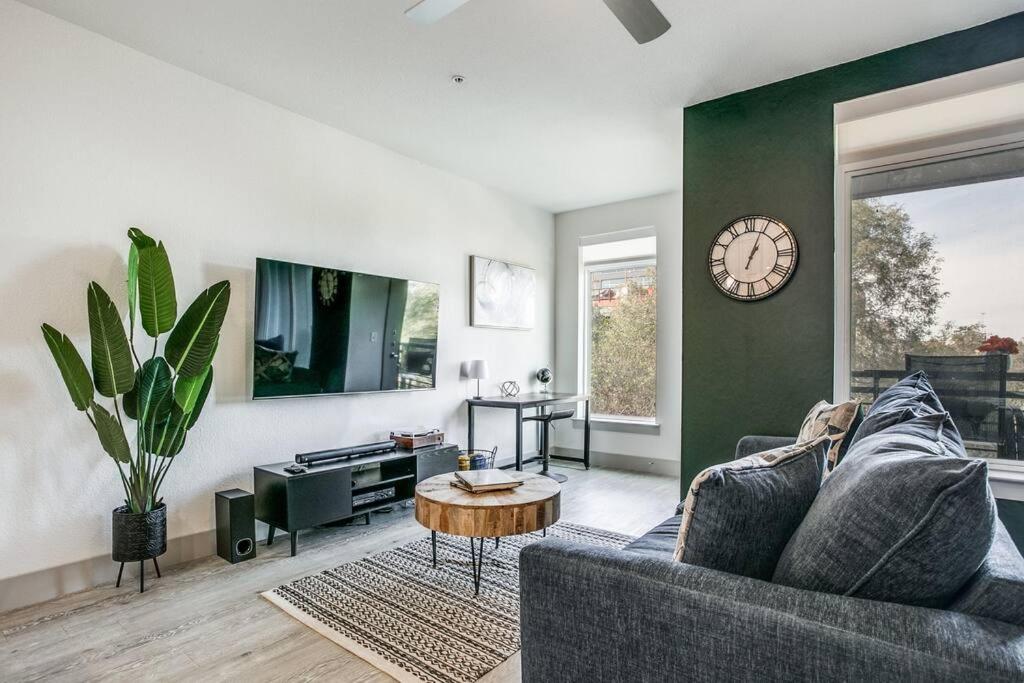30% OFF Modern Luxury Apartment on Riverwalk #1335