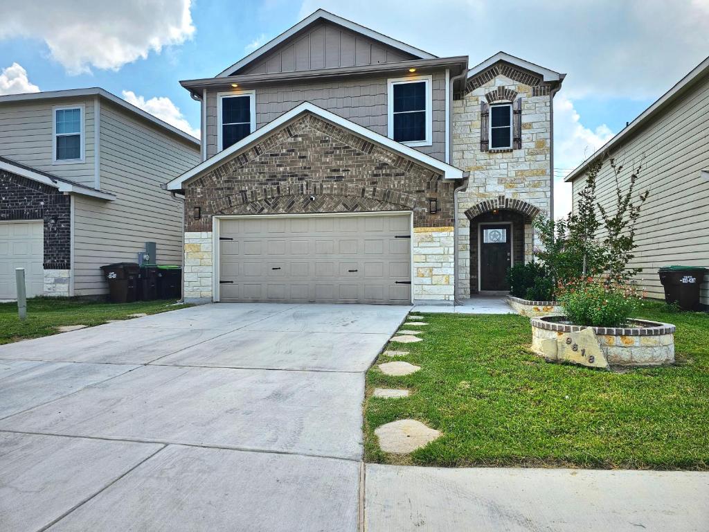 Bohemian Stay w Fire Pit/Grill/Game Room & More!