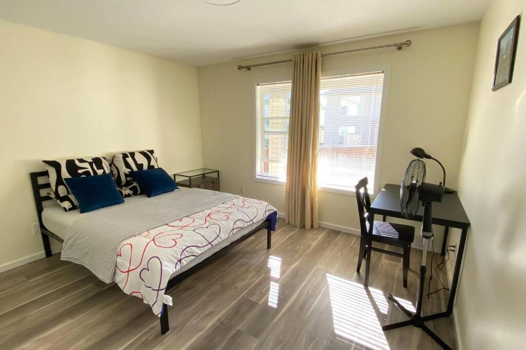 Entire Spacious Sunny Walkout Basement 2-Bedroom