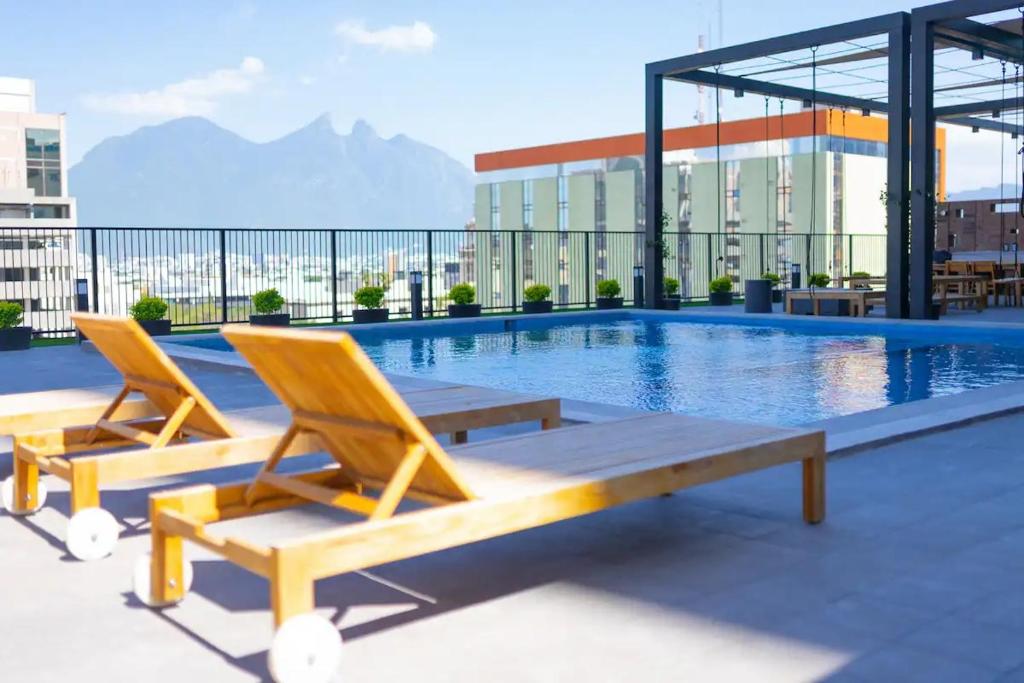 Lux 2 bedroom apartment, swimming pool, gym and free parking spot in Macro Plaza area