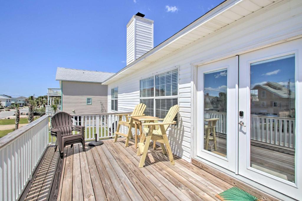 Pensacola Beach Home 1 Block to Beach Access