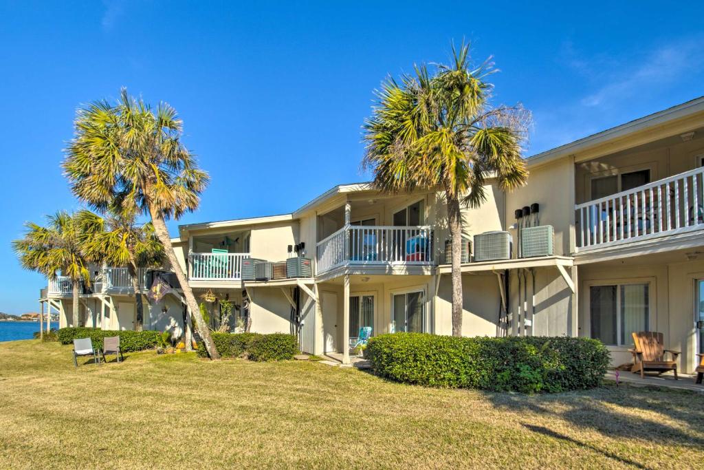 Eco-Bungalow Condo Pensacola Beach Access!