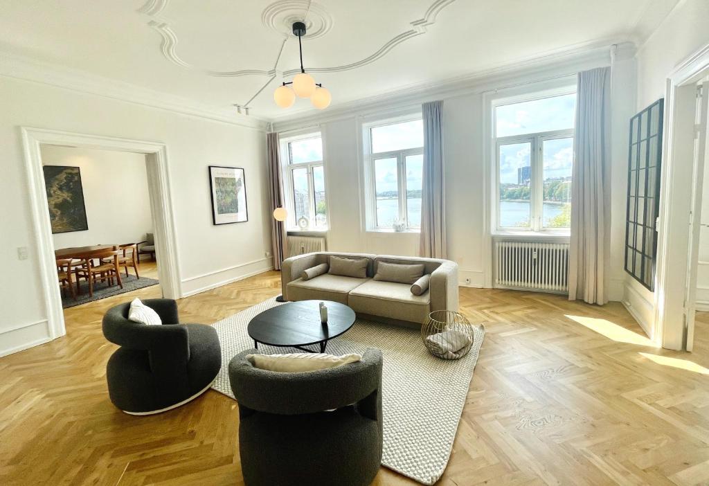 3 Bedroom Flat in Lovely Area