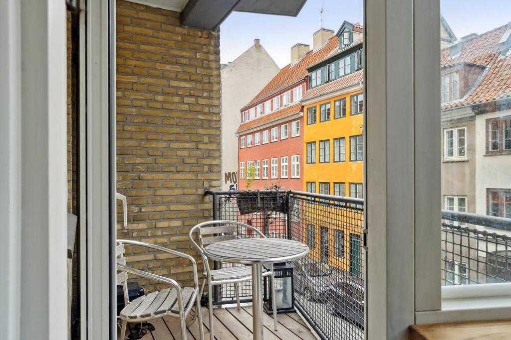 Great central apartment walking distance to metro