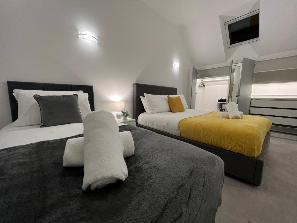 NEW Luton 3 Bedroom house, Contractors & families, Sleeps 7 with Free Parking & WIFI