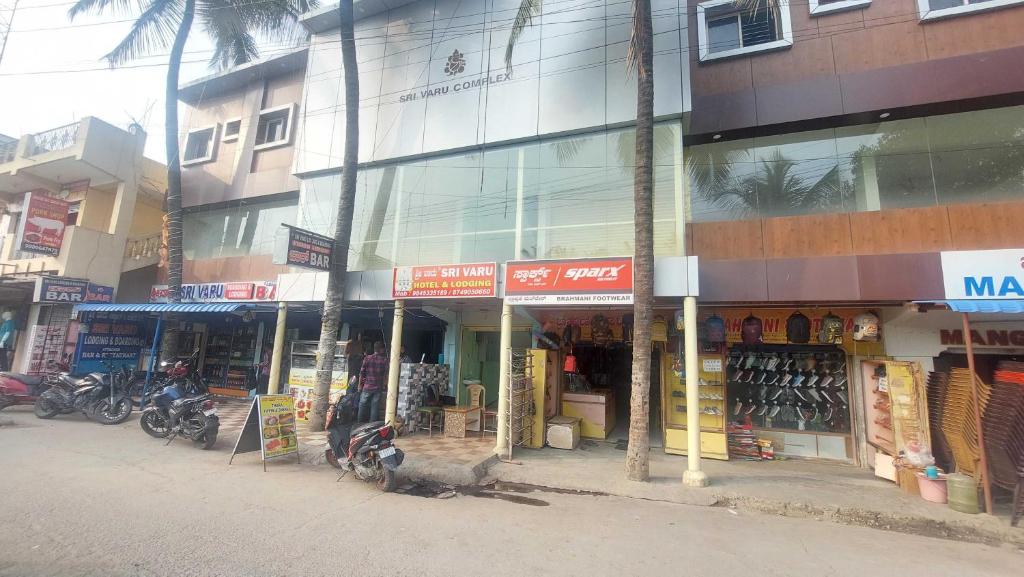 SPOT ON SRI VARU HOTEL & LODGING