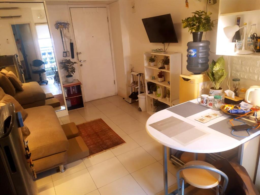 Tiny studio with pool, jogging track, gym and Mall