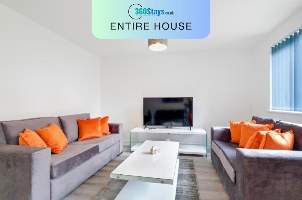 Modern 5 Bedroom 3 Bathroom Serviced House Aylesbury with parking By 360Stays