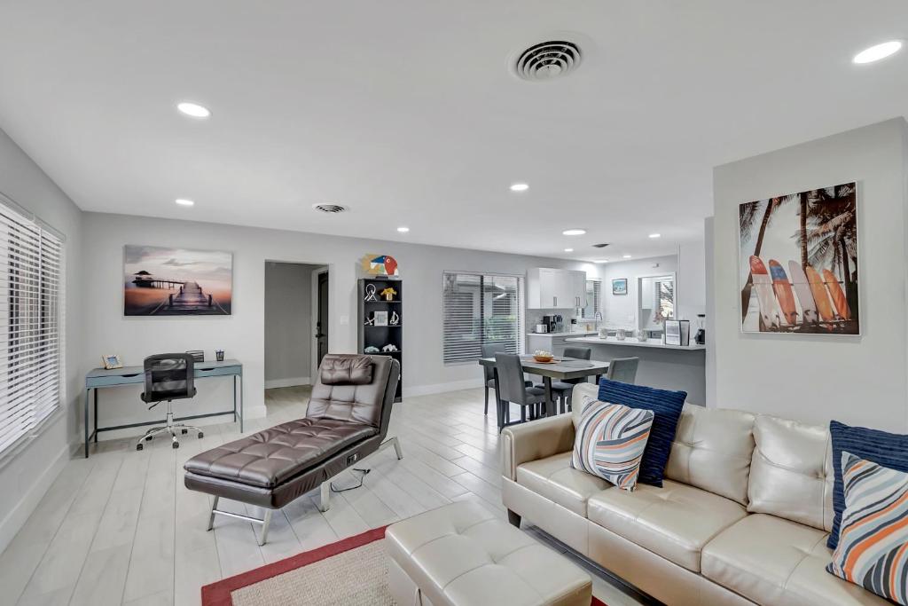 Spacious 2bd 2bath private yard, free parking, pets welcome