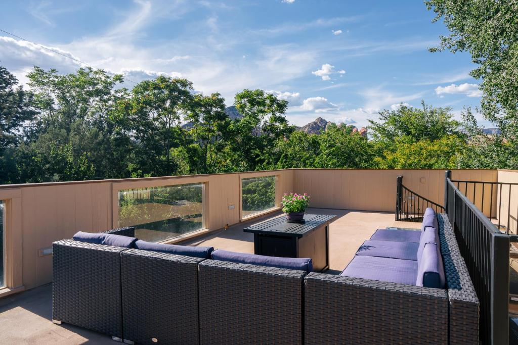 5 Bedroom Sedona Home w/ Hiking & adventure right outside your door