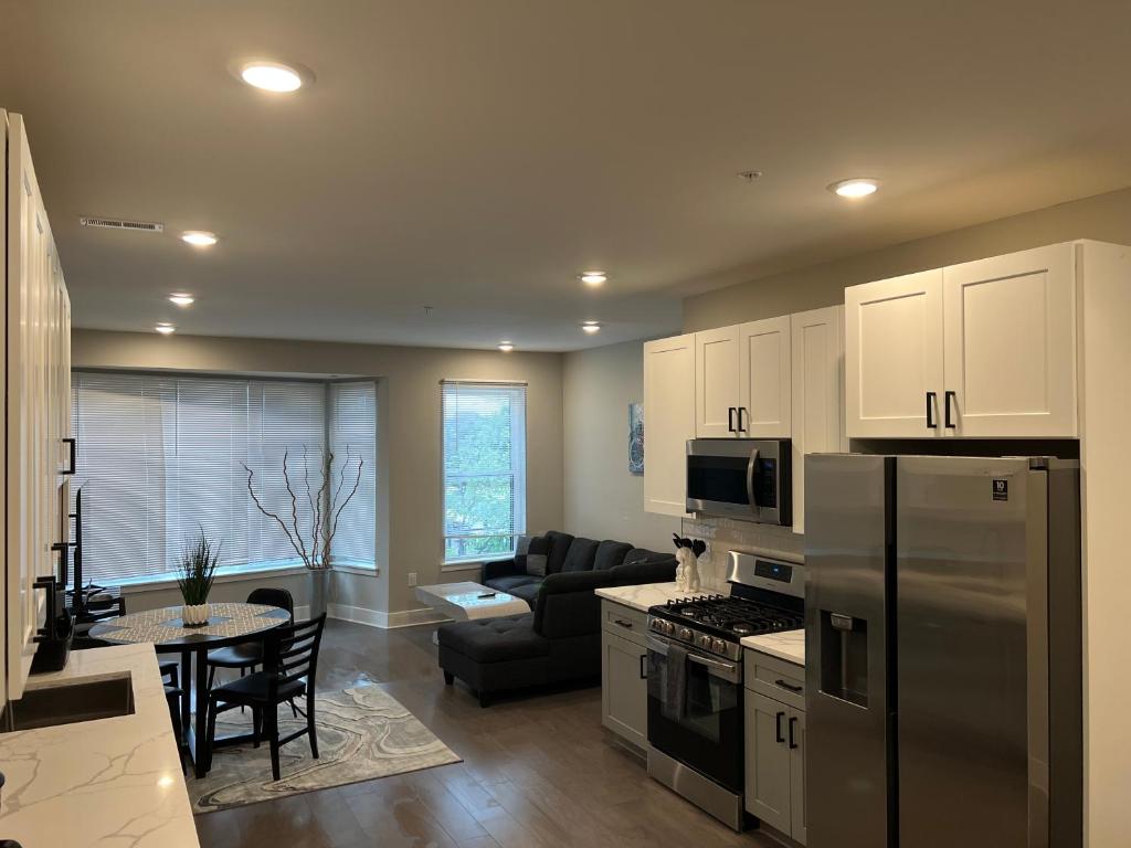 Modern 2BR 2BA Apartment with rooftop in Brewerytown