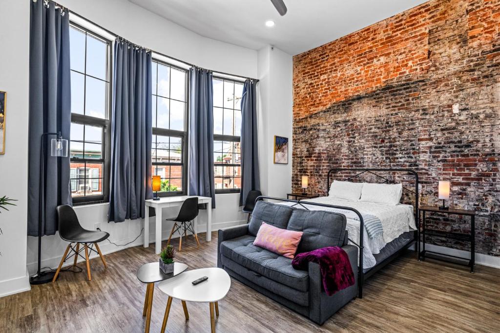 One Bedroom Luxury Loft, Private Parking, EV Charger