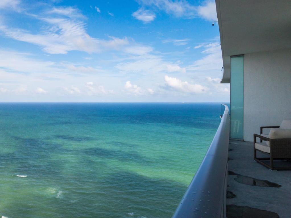 Zen 2-Bedroom Ocean View Best Stay