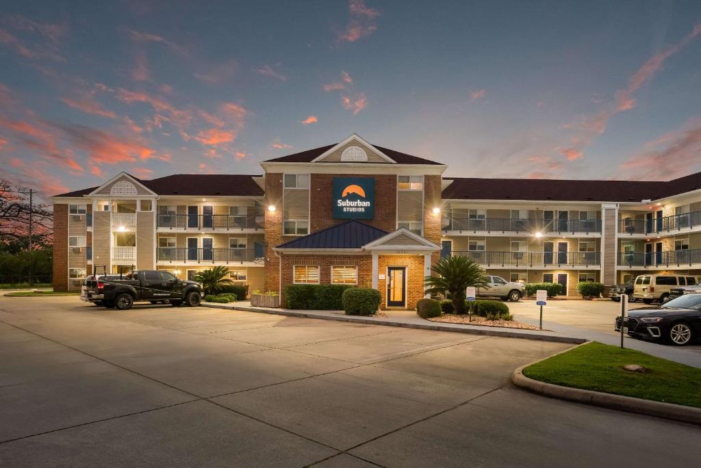 Suburban Studios Biloxi North Area