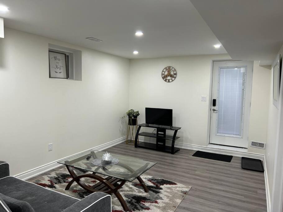 2 Bedroom private apartment with private entrance