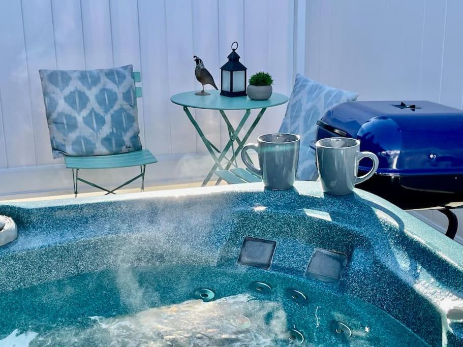 Quail Suite HOT TUB BBQ Sleeps 2