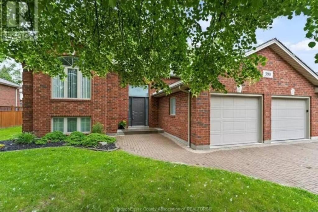 3 Bedroom basement unit with Free Parking , WiFi.