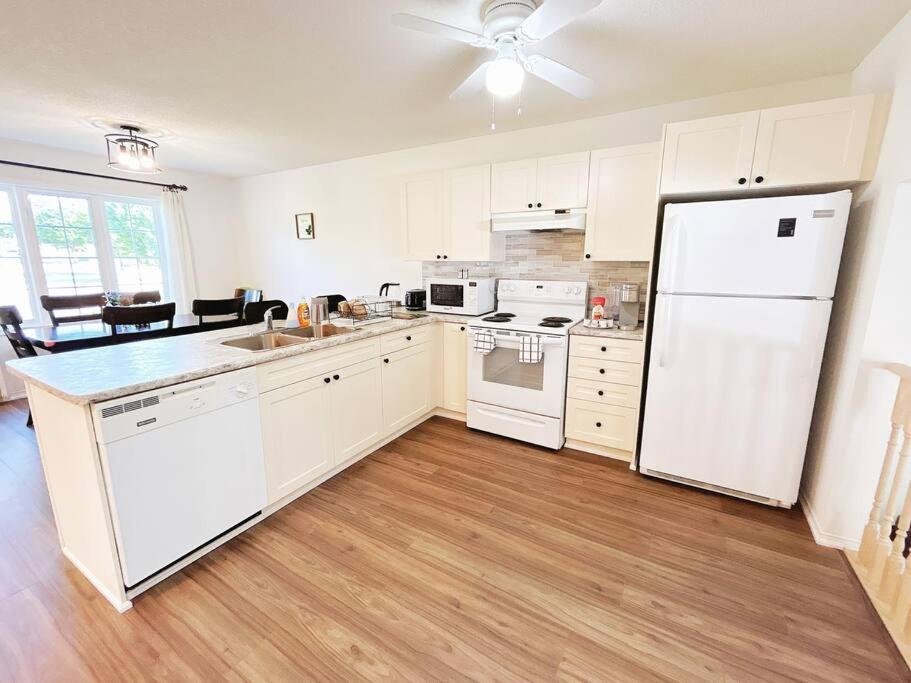 Entire House in Barrie, Close to Vettä Nordic Spa & Snow Valley
